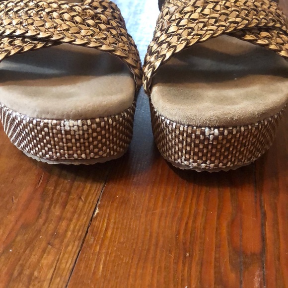 Volatile Wedges - Picture 4 of 5